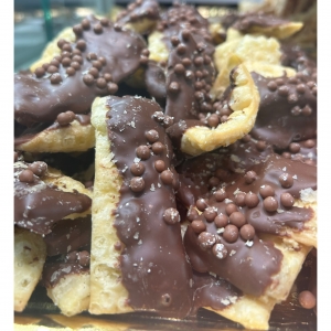 Antico forno fried chiacchiere covered in milk chocolate 250 Gr.